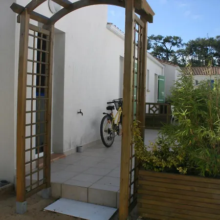 Maison Proche Avec Jardin, - Fr-1-22-166