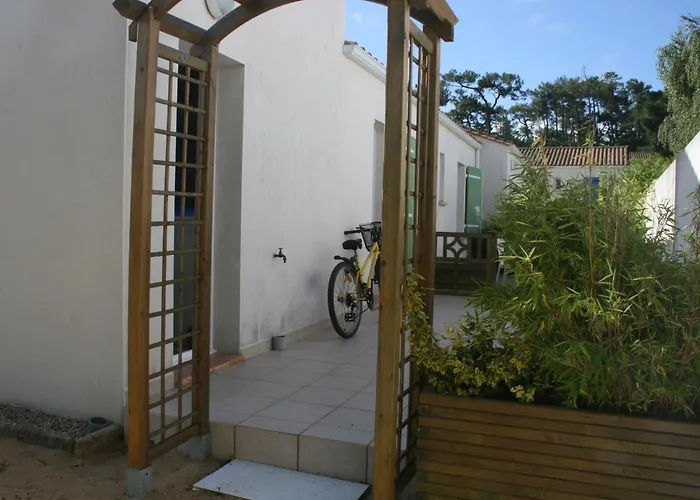 Maison Proche Avec Jardin, - Fr-1-22-166